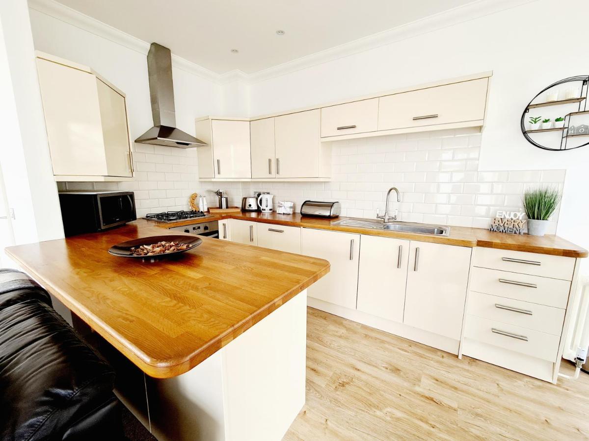 Seas The Day - Beachfront Apartment - Sleeps 4 Ramsgate Extérieur photo