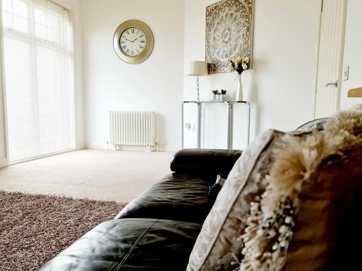 Seas The Day - Beachfront Apartment - Sleeps 4 Ramsgate Extérieur photo