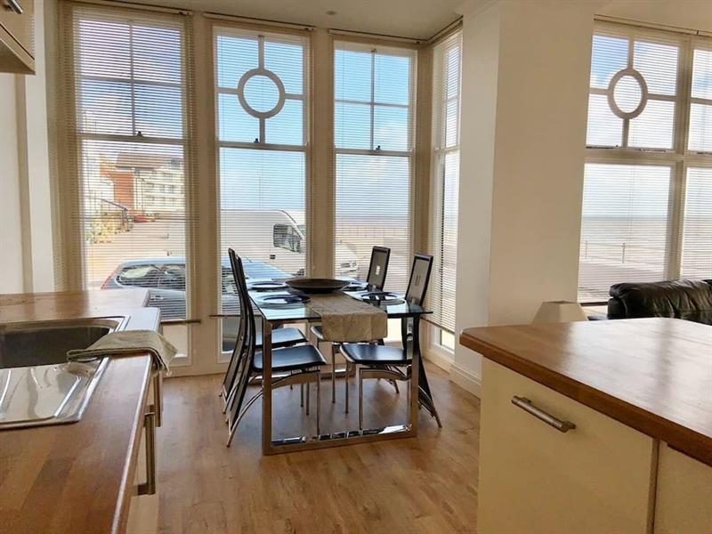 Seas The Day - Beachfront Apartment - Sleeps 4 Ramsgate Extérieur photo